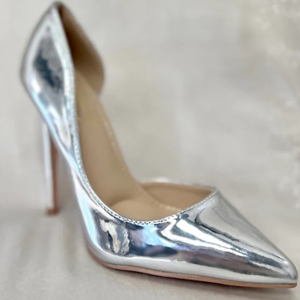 Clara Shiny Pointy Toe Pump